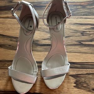 👠👠Bandolino Silver PROM Heels/Sandals👠👠